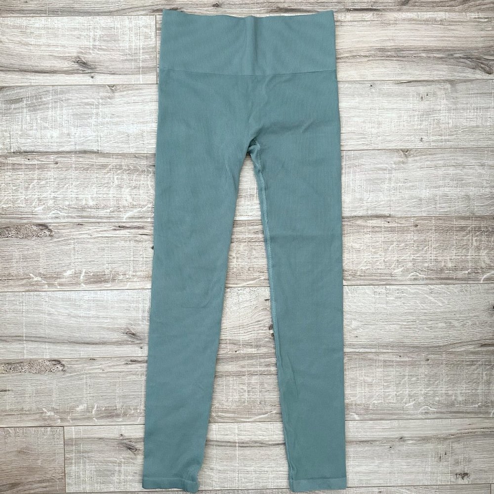 Aritzia Tna Pastel Green Ribbed Stretchy Leggings M